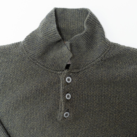 Common Threads Green Pullover Size Medium - Picture 3 of 9